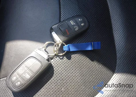 2019 Jeep Cherokee Limited 4X4 z USA, uszkodzony, nr VIN 1C4PJMDX5KD157237